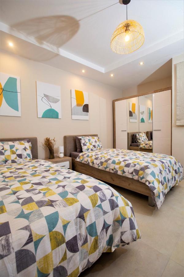 Honeycomb Designer Apartment Сент-Полс-Бей Экстерьер фото